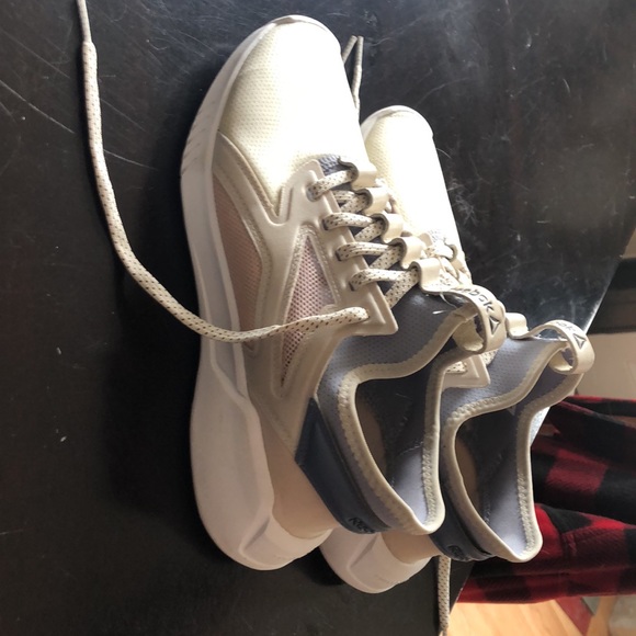 Reebok shoes 8.5 - Picture 5 of 5